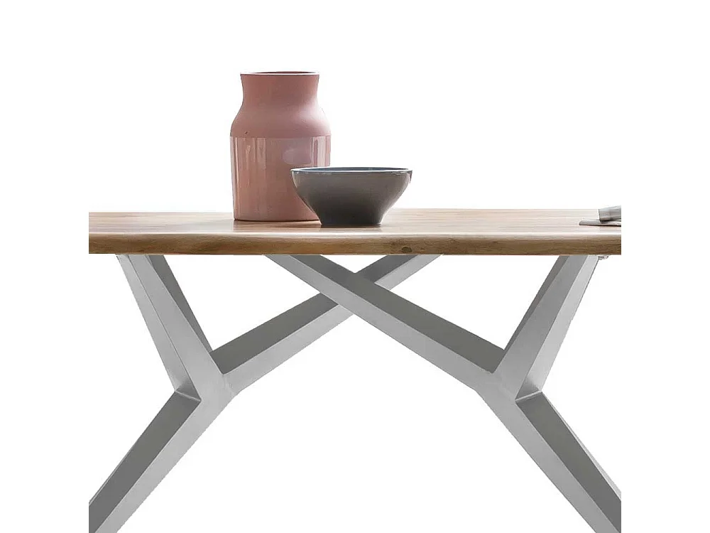 Tisch aus Akazie Massivholz und Eisen modern