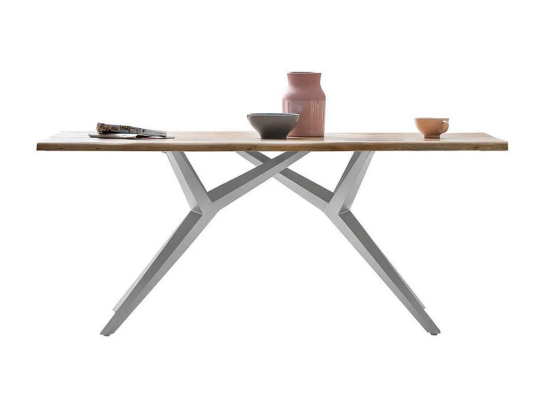 Tisch aus Akazie Massivholz und Eisen modern