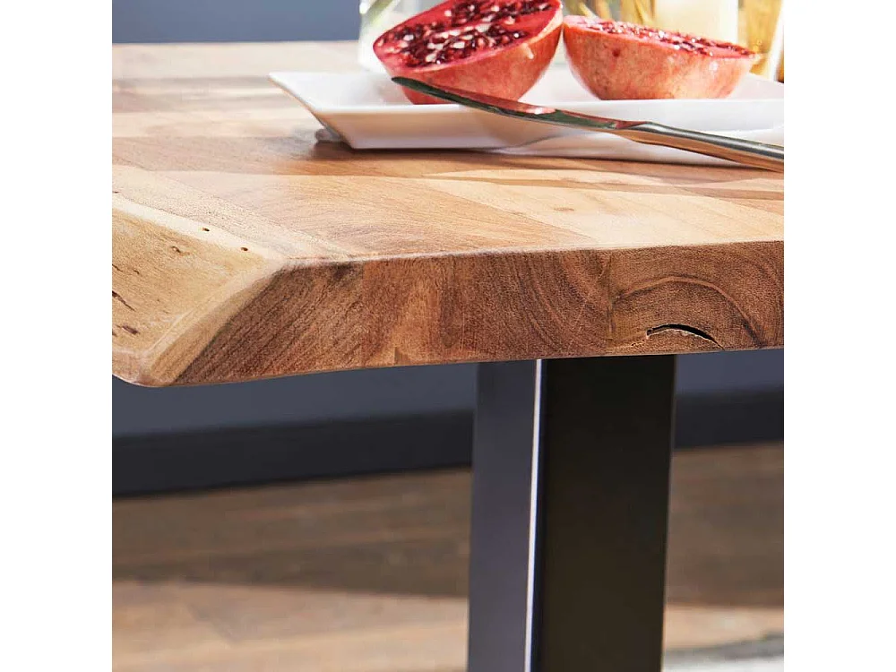 Kleiner Esstisch mit Baumkante Akazie Massivholz und Edelstahl