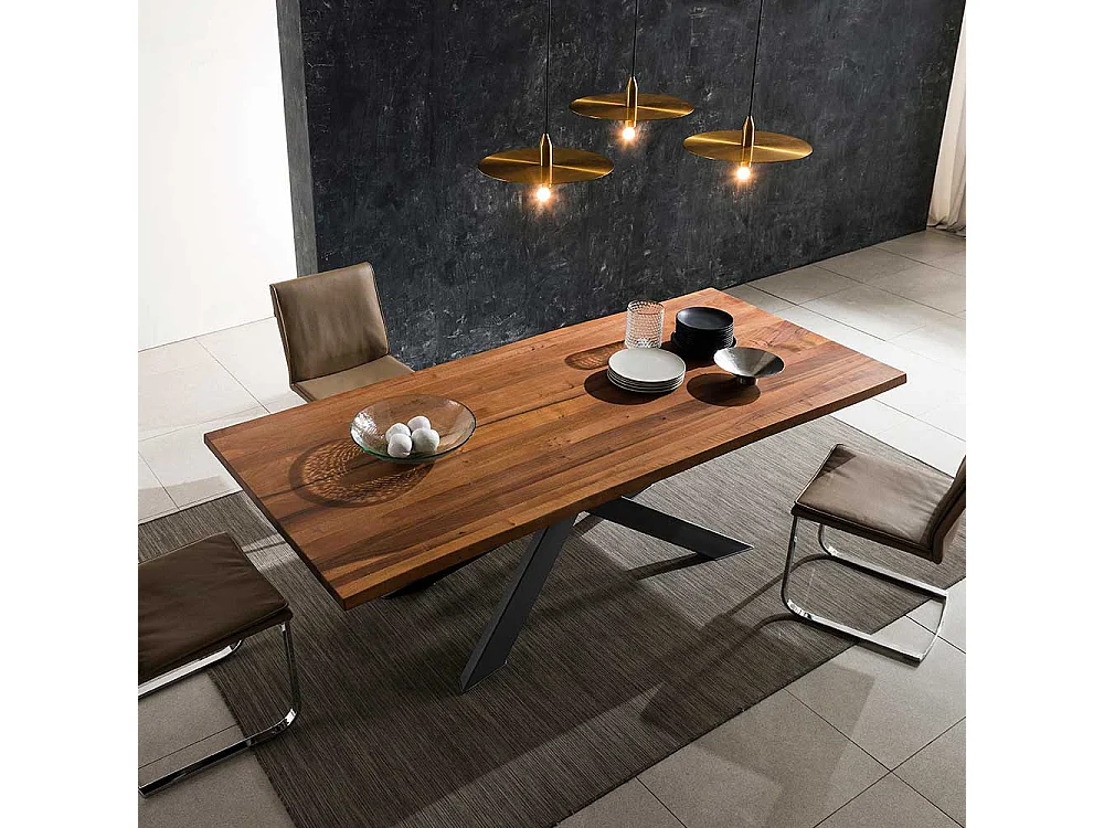 Esstisch aus Nussbaum Massivholz und Eisen X-Fußgestell in Anthrazit