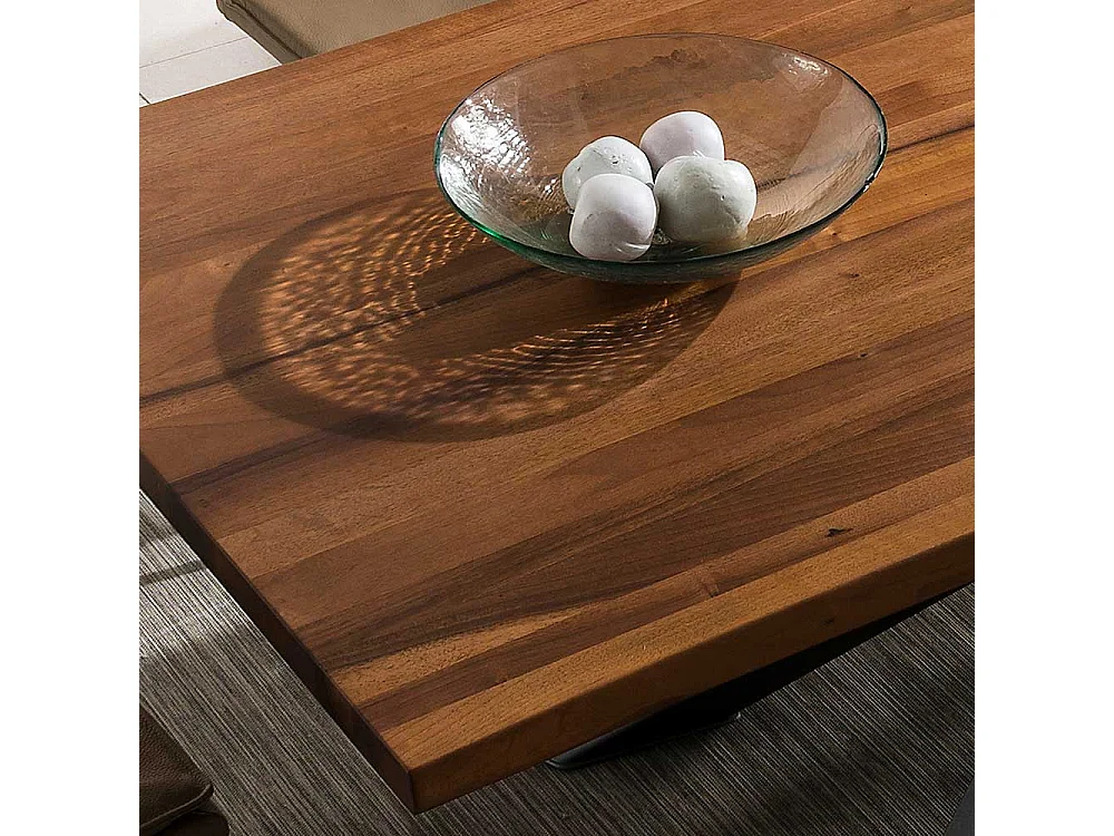 Esstisch aus Nussbaum Massivholz und Eisen X-Fußgestell in Anthrazit