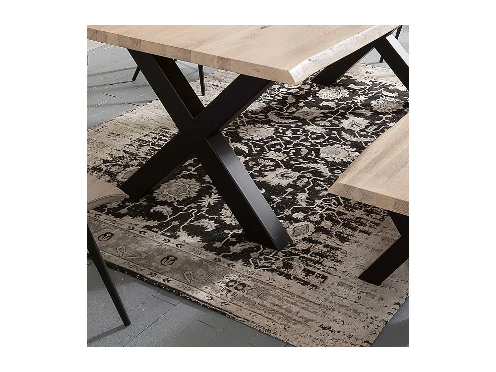 Baumkanten Esstisch aus Eiche massiv und White Wash geölt X-Fußgestell