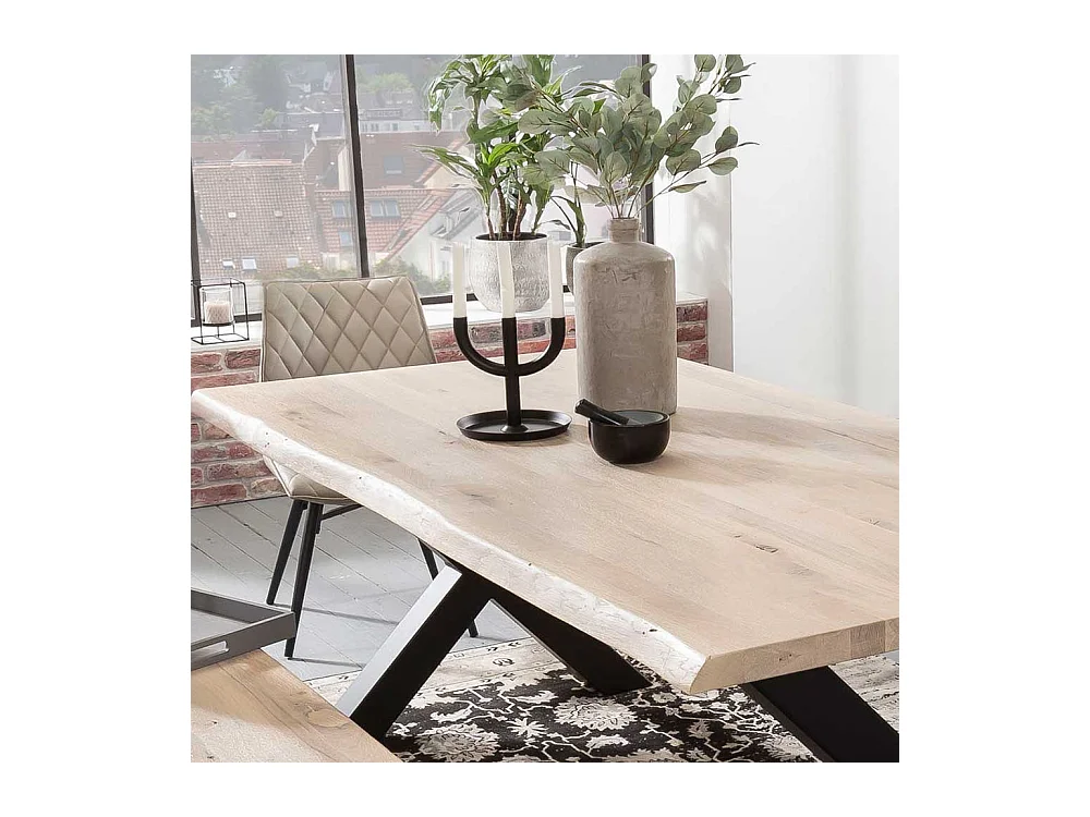 Baumkanten Esstisch aus Eiche massiv und White Wash geölt X-Fußgestell