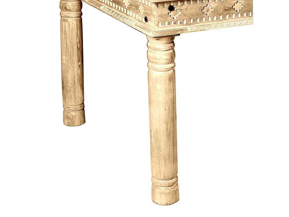 Designertisch aus Mangoholz Sandfarben massiv Schnitzereien versehen