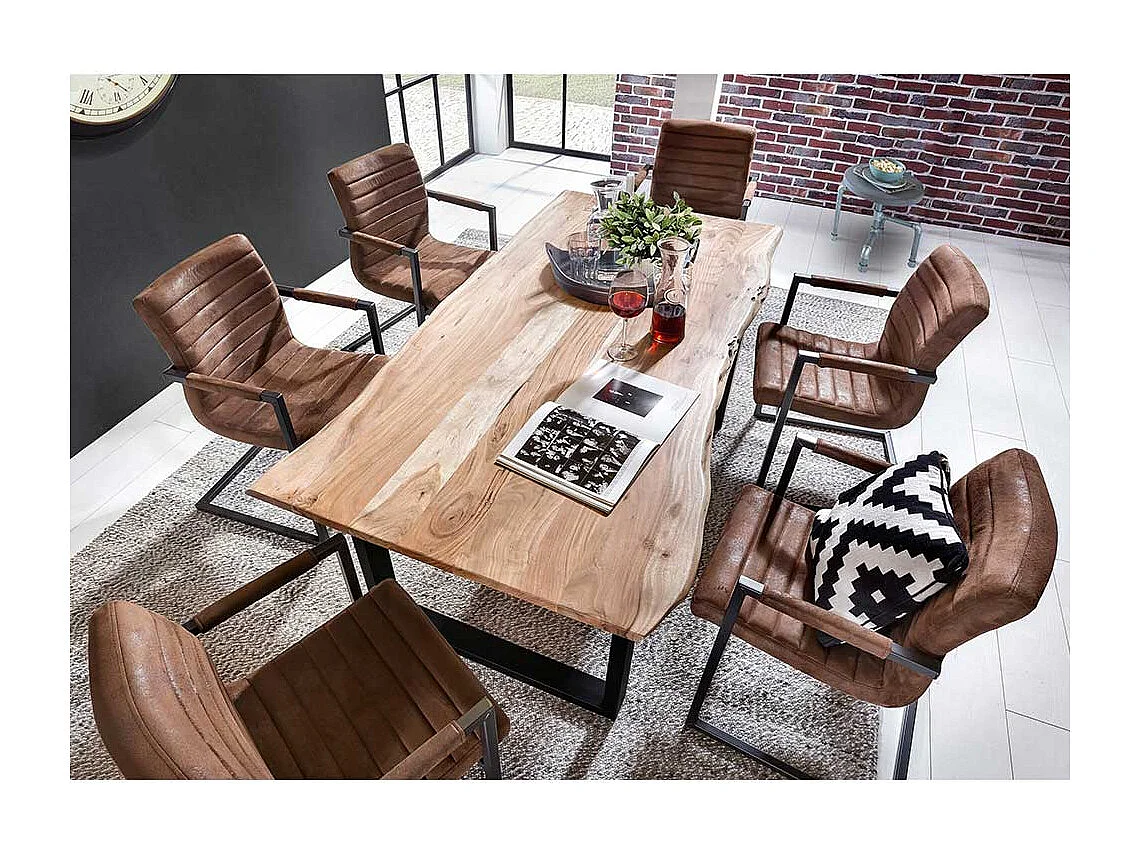 Baumkanten Küchentisch aus Akazie Massivholz Bügelgestell