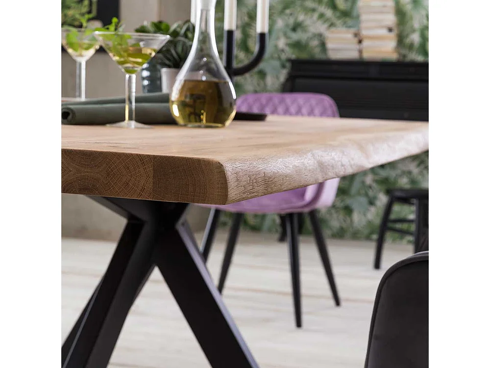 Esstisch aus Eiche Massivholz 4-Fußgestell aus schwarzem Metall