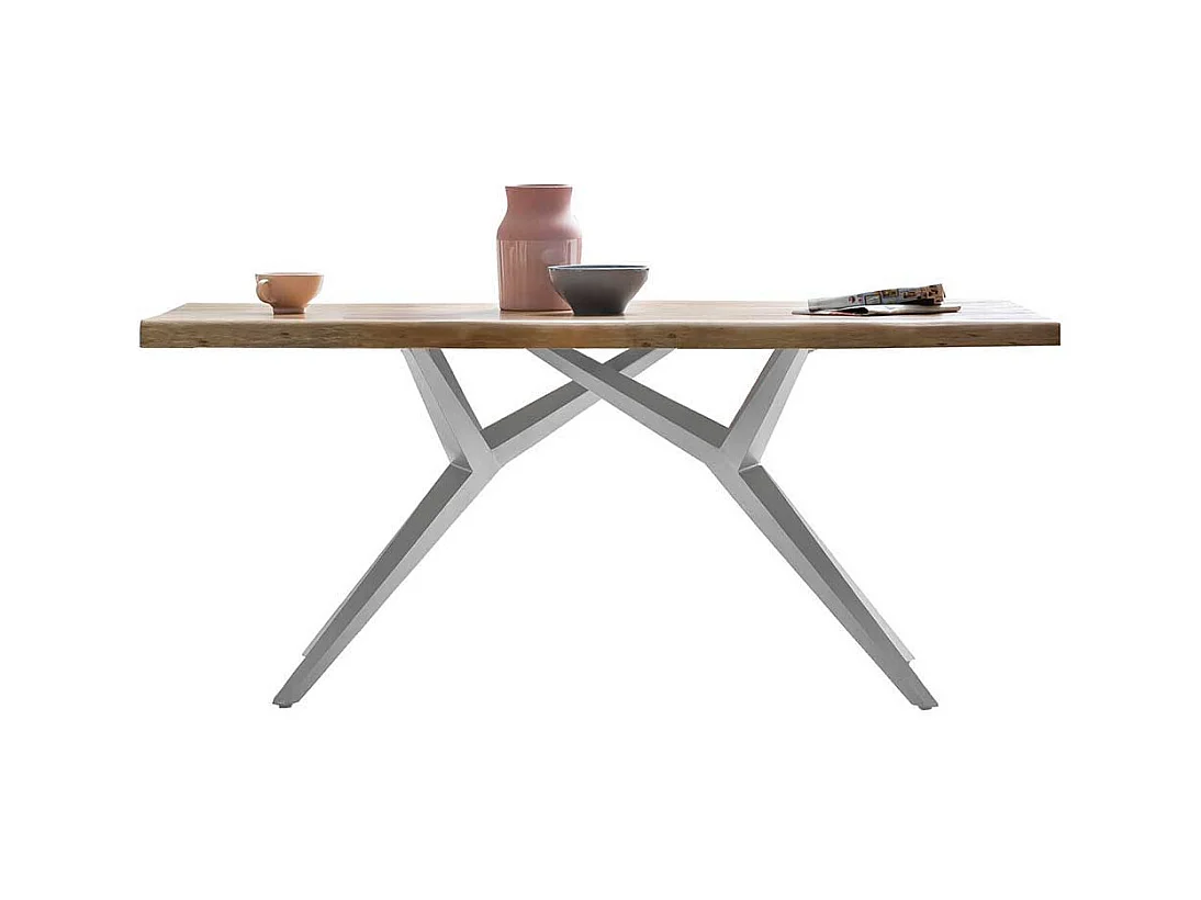 Küchentisch aus Akazie Massivholz und Eisen modern