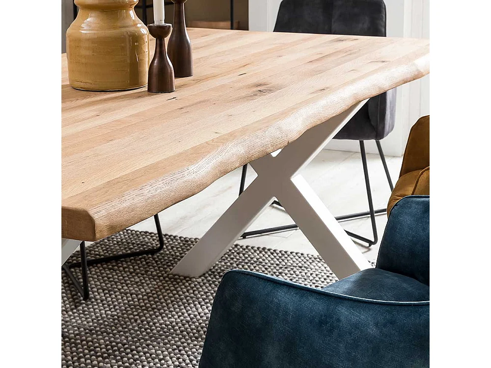 Baumkanten Esszimmertisch aus Eiche Massivholz und Metall modern