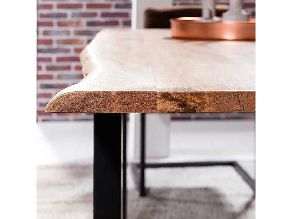 Baumkanten Tisch aus Akazie Massivholz und Eisen Loft Design