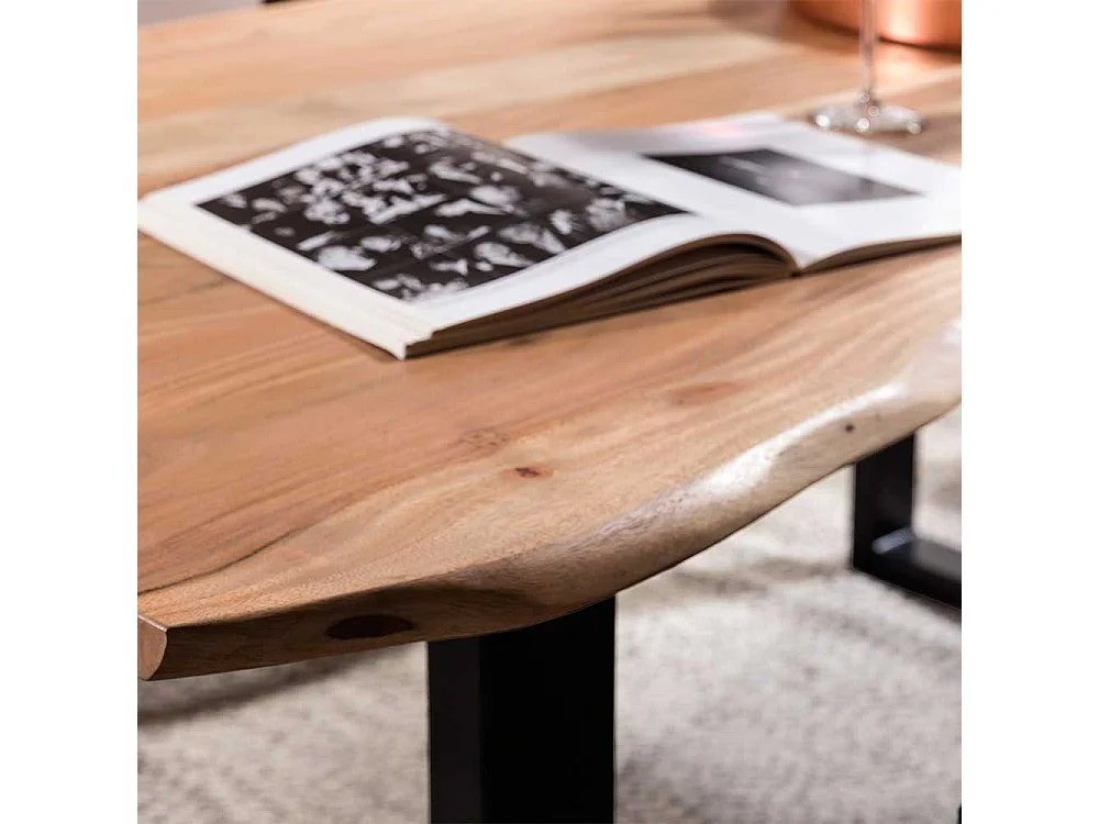 Baumkanten Tisch aus Akazie Massivholz und Eisen Loft Design