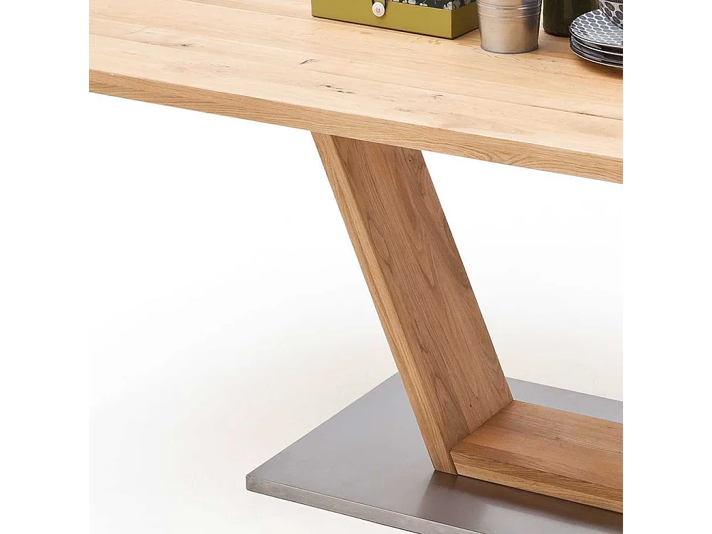 Tisch aus Balkeneiche V-Säule