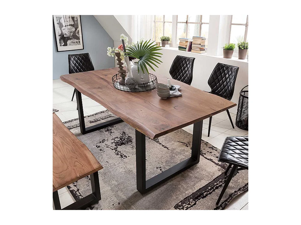 Baumkanten Esszimmertisch aus Akazie Massivholz schwarzem Bügelgestell