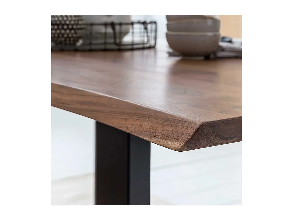 Baumkanten Esszimmertisch aus Akazie Massivholz schwarzem Bügelgestell
