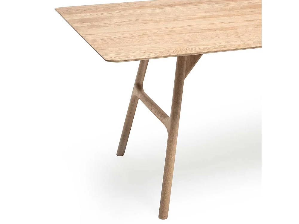 Esszimmertisch aus Eiche massiv weiß geölt und geschliffen Skandi Design