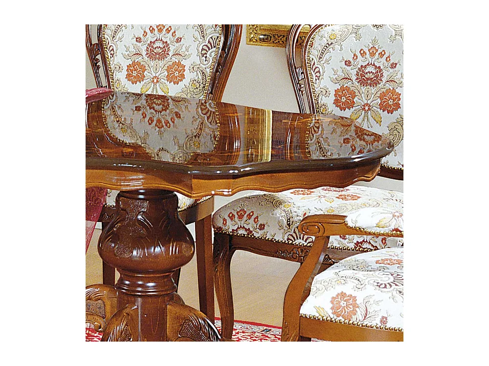 Esszimmertisch im Barock Design Nussbaum furniert