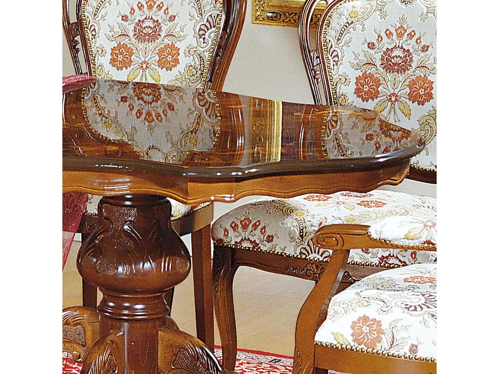 Esszimmertisch im Barock Design Nussbaum furniert