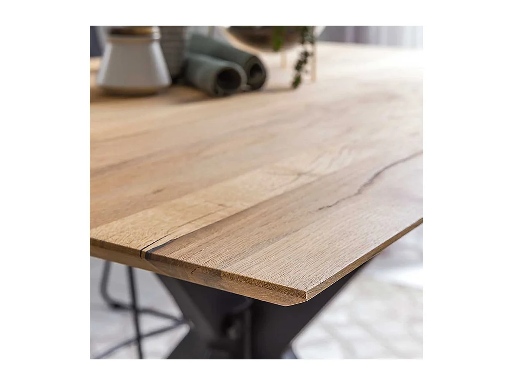 Esszimmertisch aus Wildeiche Massivholz Spider Gestell aus Metall