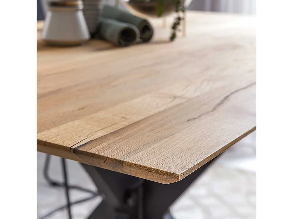 Esszimmertisch aus Wildeiche Massivholz Spider Gestell aus Metall