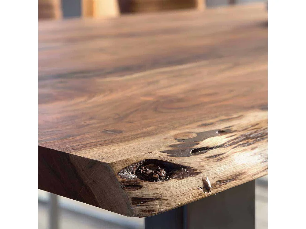 Baumkantentisch aus Akazie Massivholz Eisen