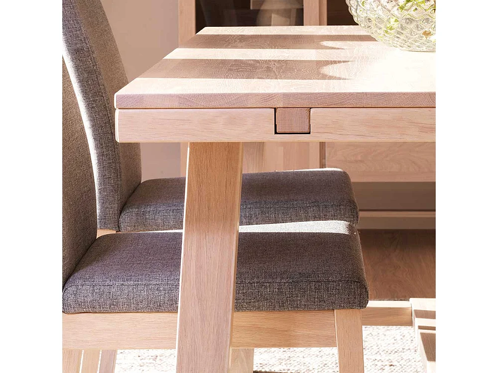 Esszimmertisch aus Eiche White Wash massiv modern