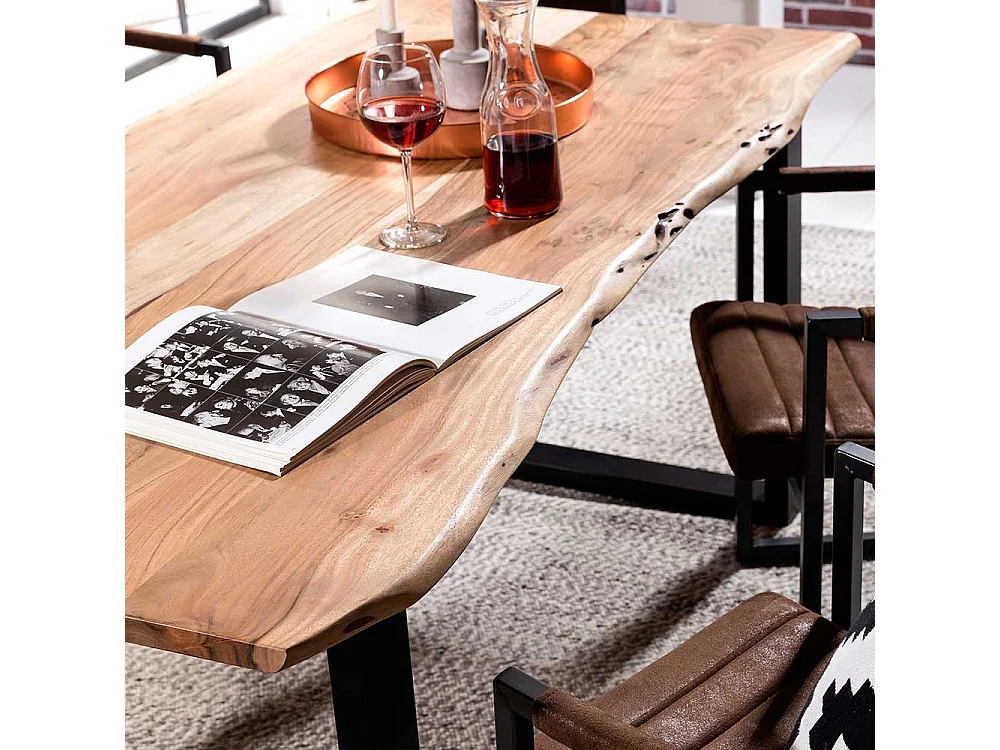 Baumkanten Küchentisch aus Akazie Massivholz Bügelgestell