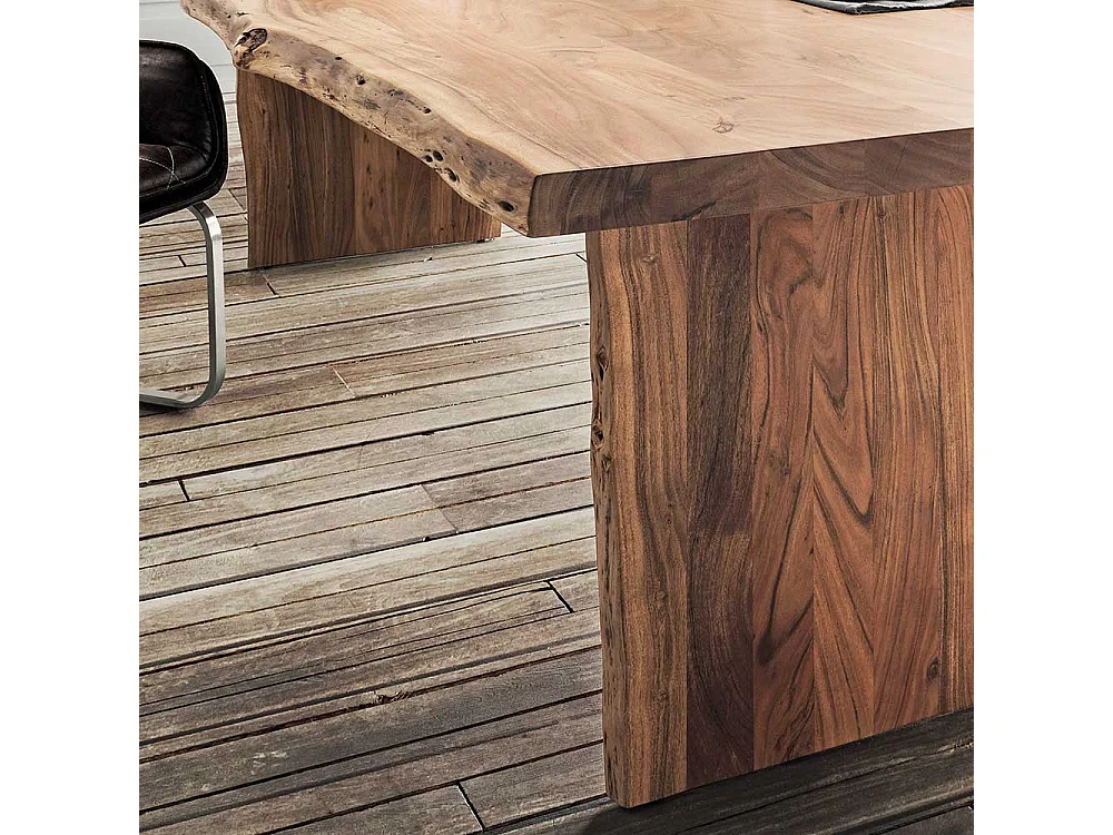 Baumkantentisch aus Akazie Massivholz Landhausstil