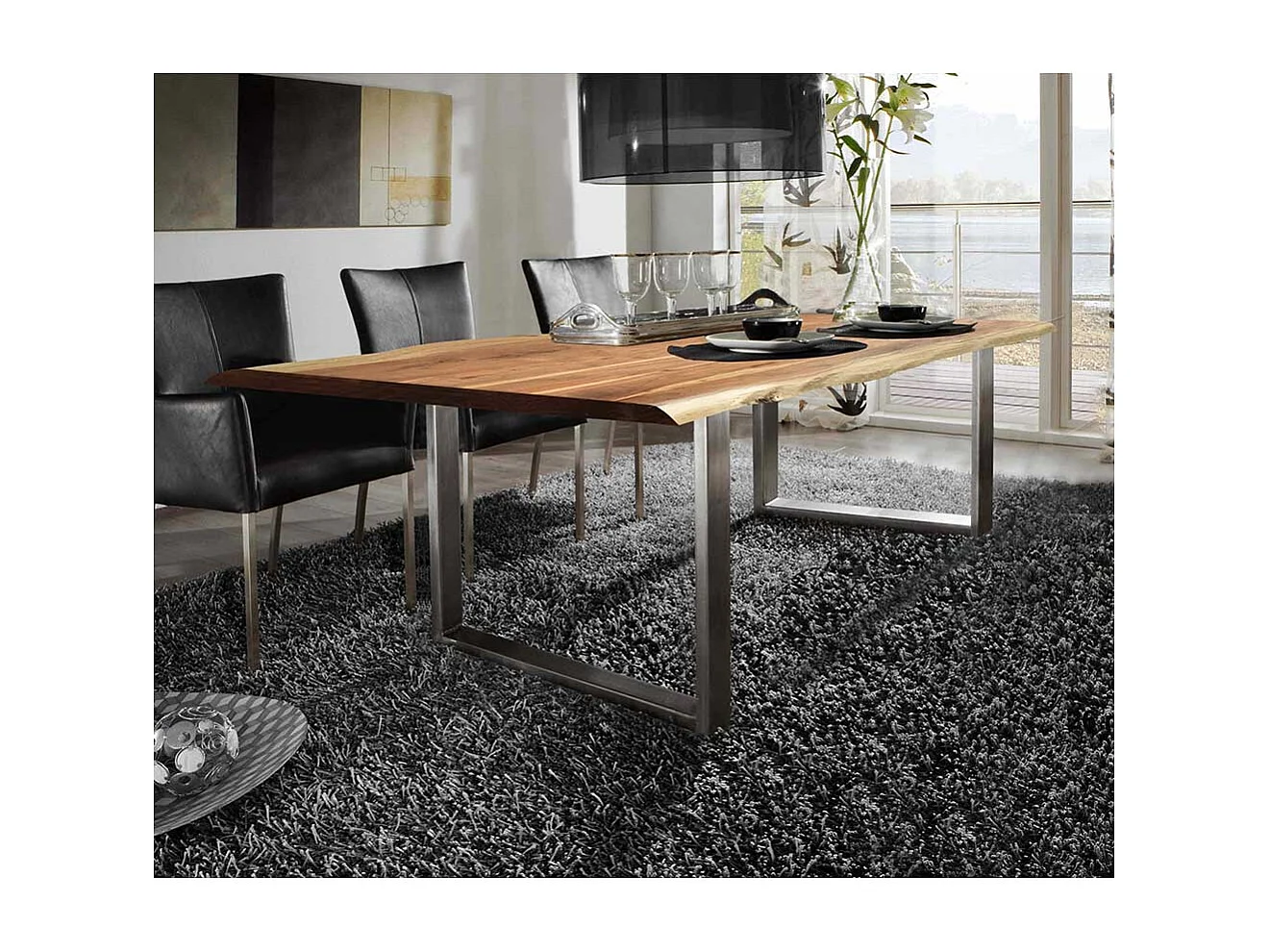 Baumkanten Esszimmertisch aus Akazie Massivholz Bügelgestell in Altsilberfarben