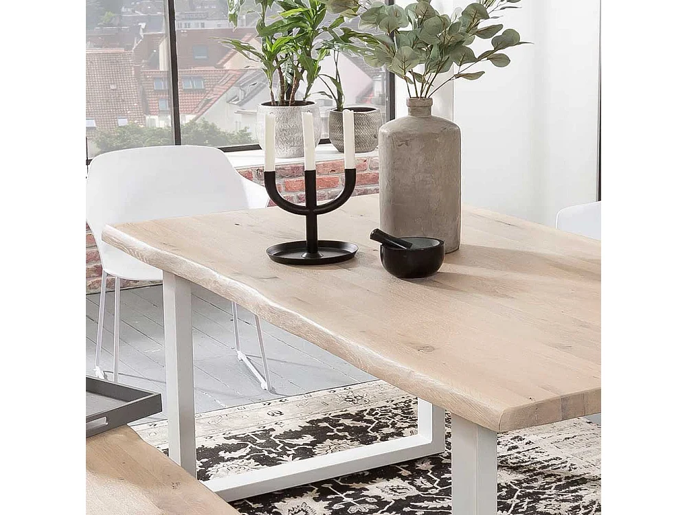 Baumkanten Esszimmertisch aus Eiche White Wash massiv Bügelgestell in Weiß