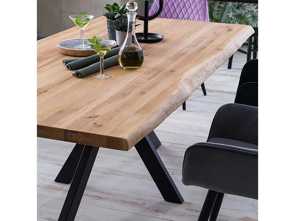 Esstisch aus Eiche Massivholz 4-Fußgestell aus schwarzem Metall