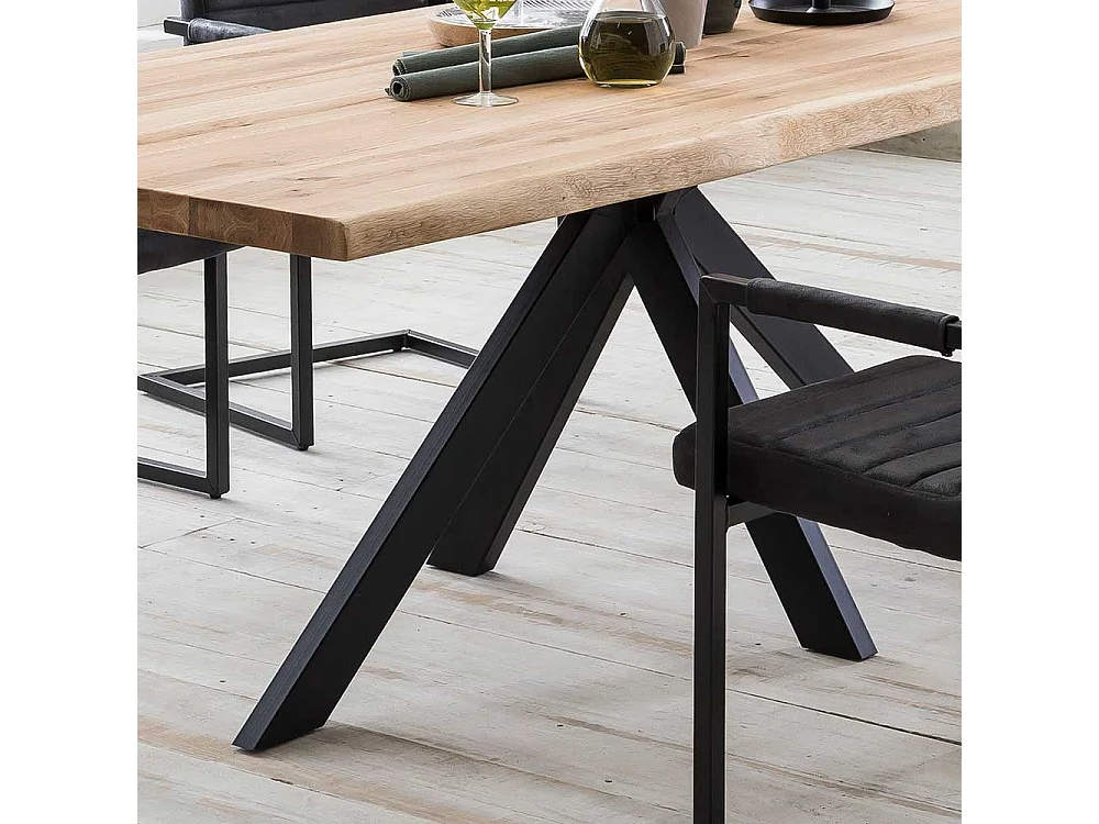 Esstisch aus Eiche Massivholz 4-Fußgestell aus schwarzem Metall