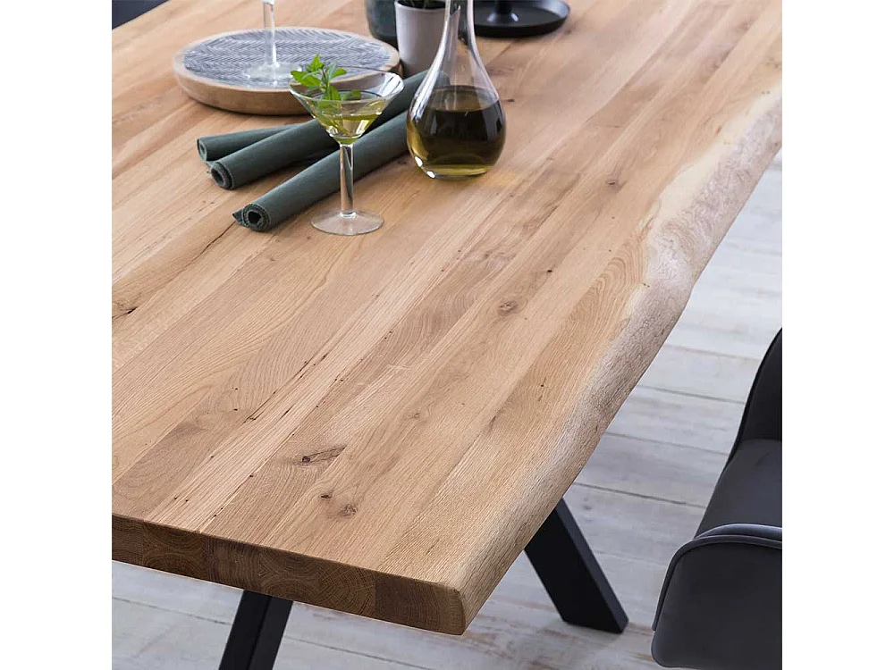 Esstisch aus Eiche Massivholz 4-Fußgestell aus schwarzem Metall