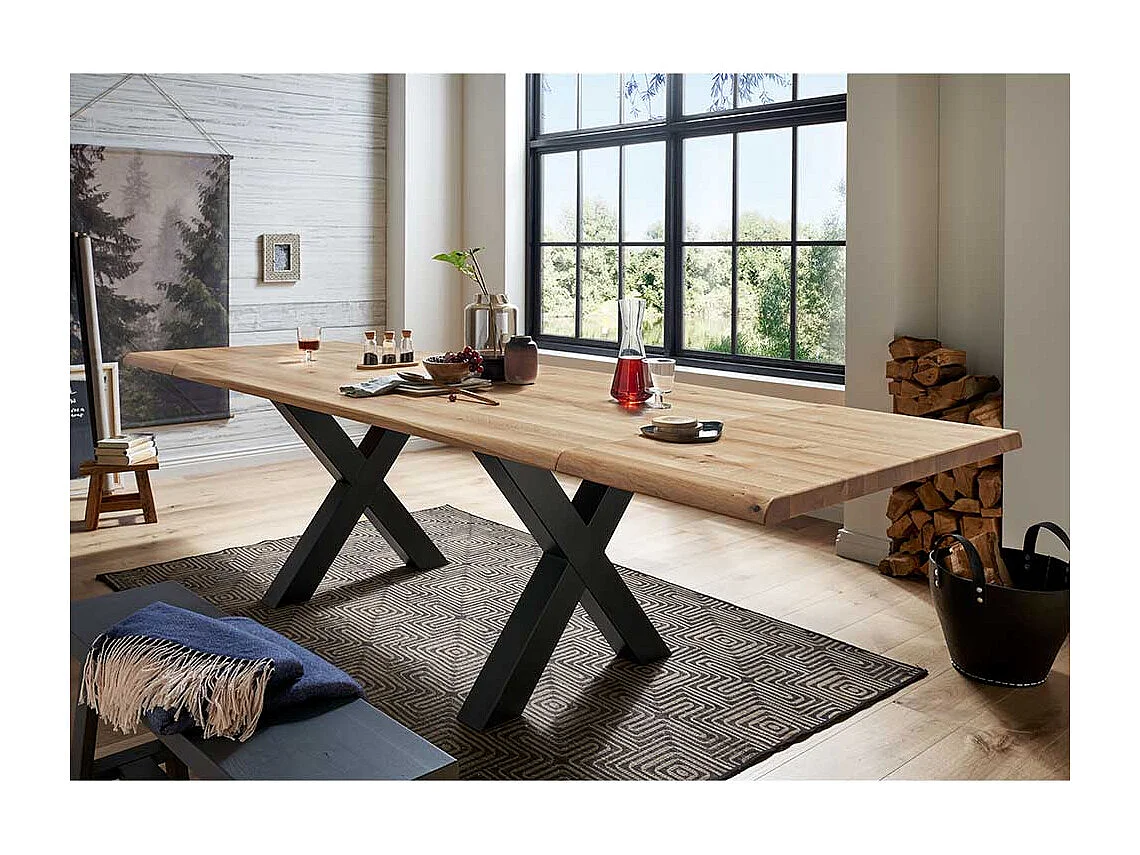 Esszimmer Tisch aus Wildeiche Massivholz und Stahl X-Fußgestell