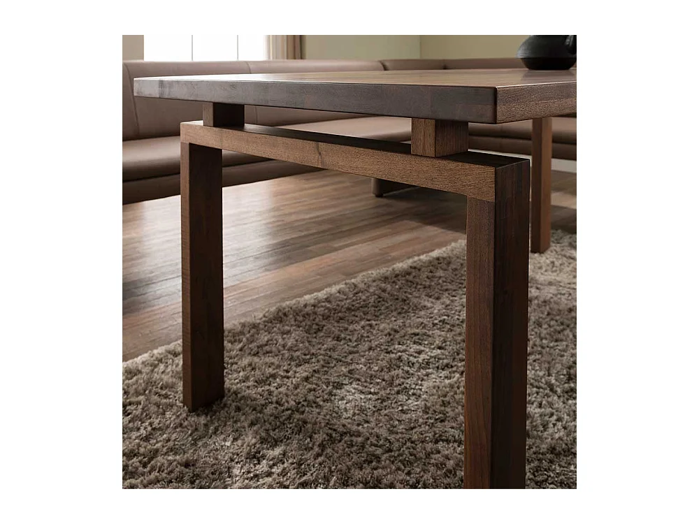 Tisch aus Nussbaum Massivholz Retrostil