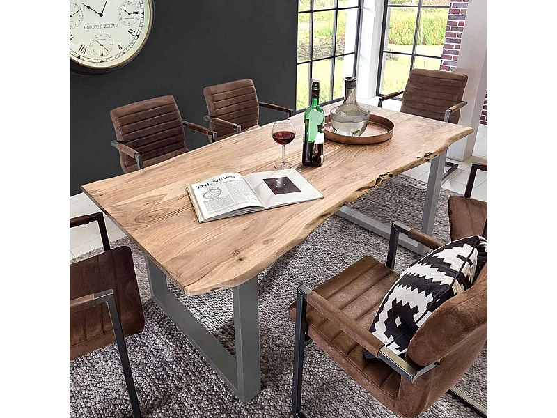 Baumkanten Esstisch aus Akazie Massivholz und Eisen Loft Design