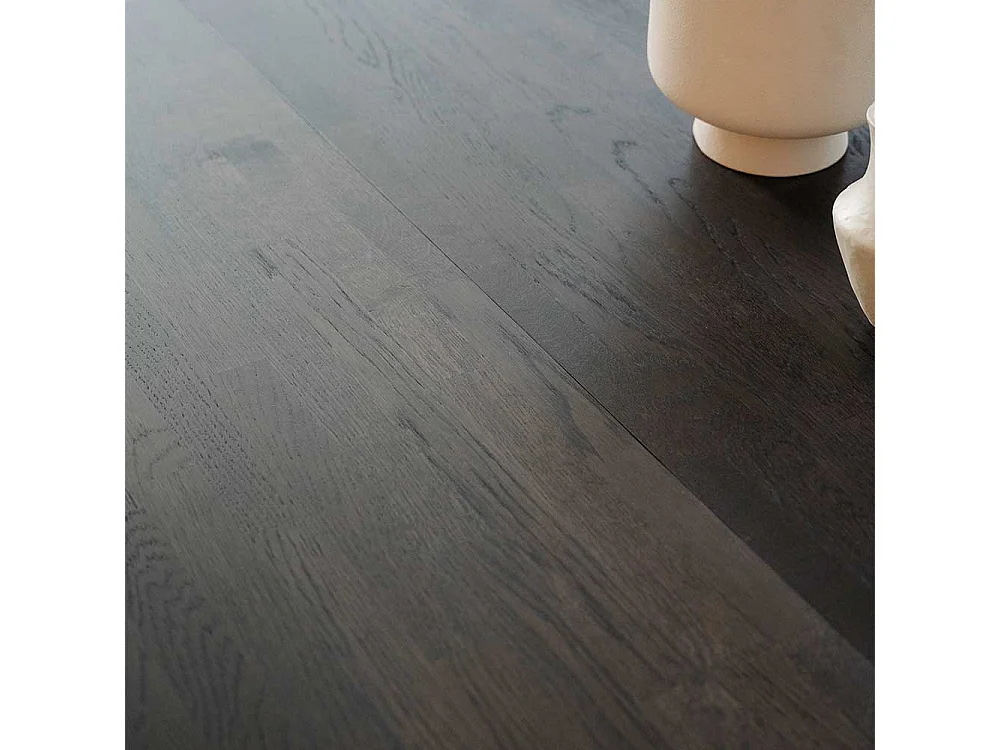 Runder Esszimmer Tisch im Skandi Design Massivholzplatte