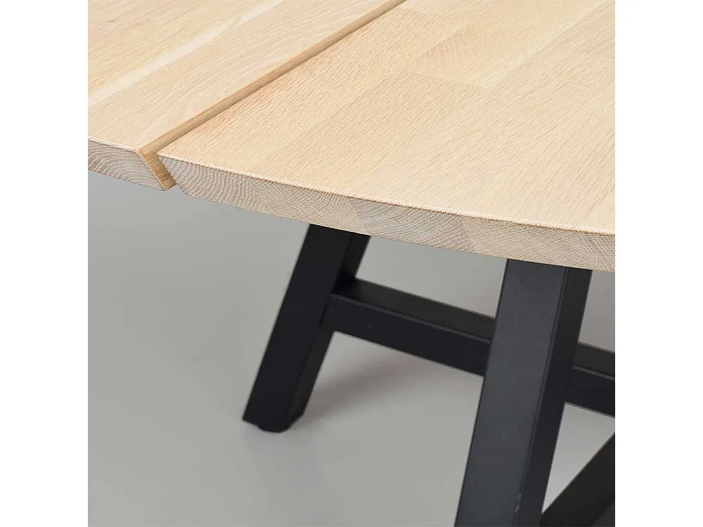 Runder Esszimmertisch in Eiche White Wash Massivholzplatte