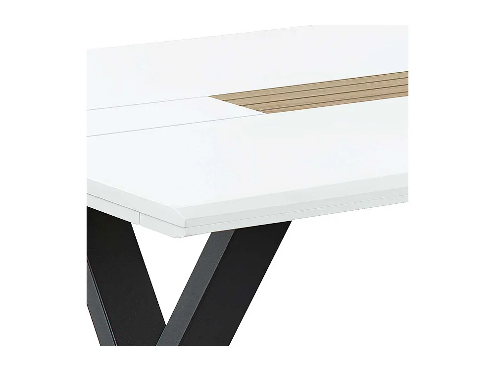 Essenstisch in modernem Design X Gestell aus Metall