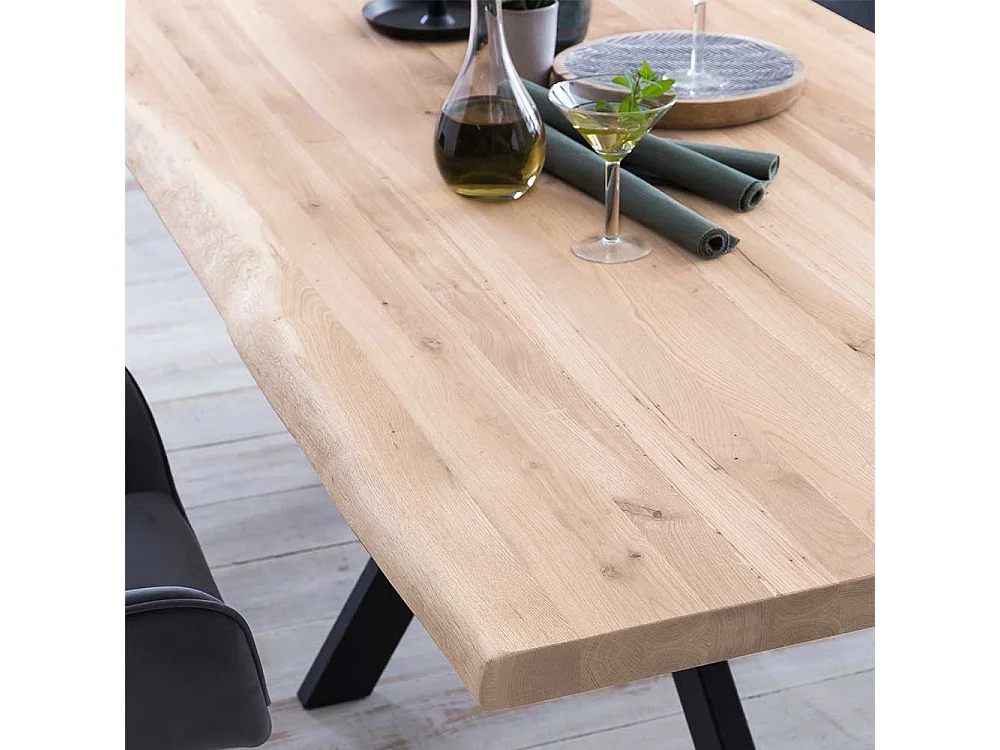 Baumkanten Esstisch aus Eiche White Wash massiv Spider Gestell aus Metall