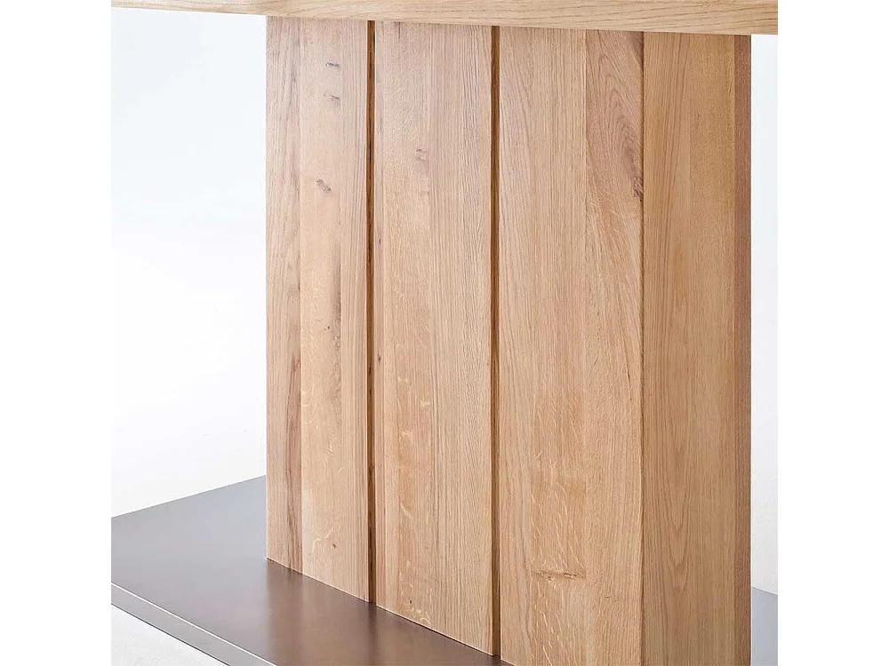 Esszimmertisch aus Balkeneiche Baumkante