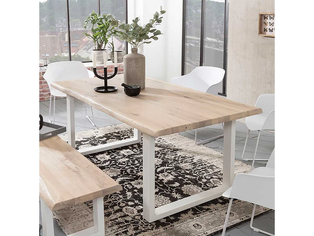 Baumkanten Esszimmertisch aus Eiche White Wash massiv Bügelgestell in Weiß
