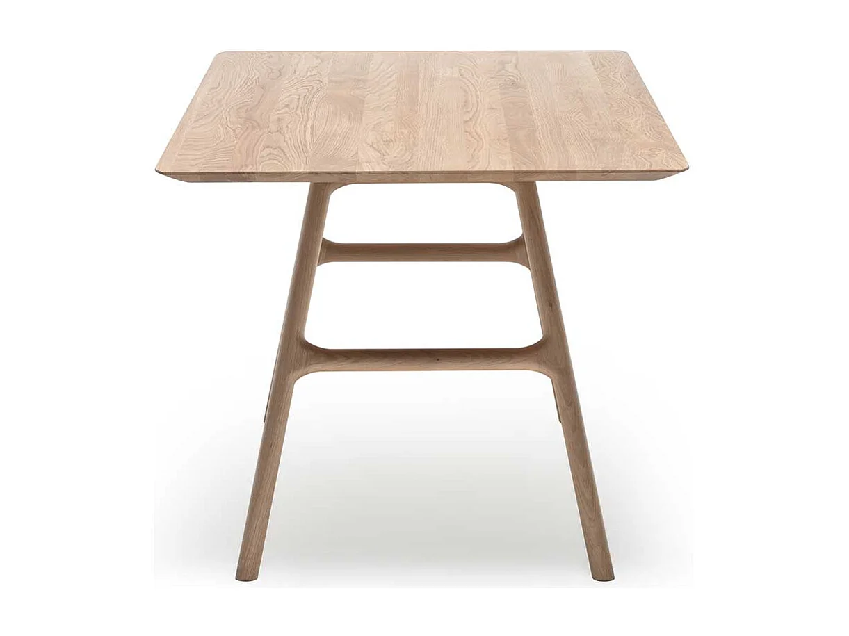 Esszimmertisch aus Eiche massiv weiß geölt und geschliffen Skandi Design