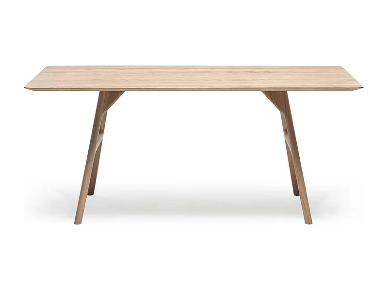 Esszimmertisch aus Eiche massiv weiß geölt und geschliffen Skandi Design