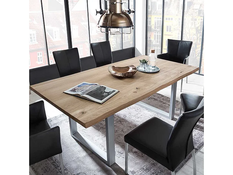 Baumkanten Esszimmertisch aus Wildeiche Massivholz und Metall Loft Design