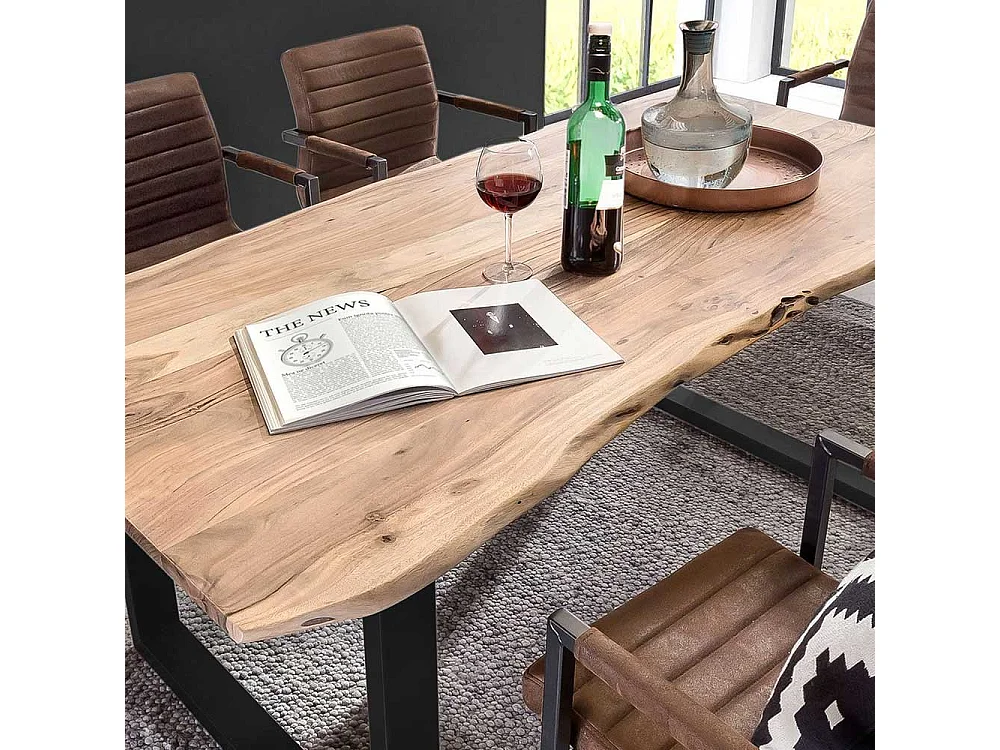 Baumkantentisch aus Akazie Massivholz und Eisen Loft Design