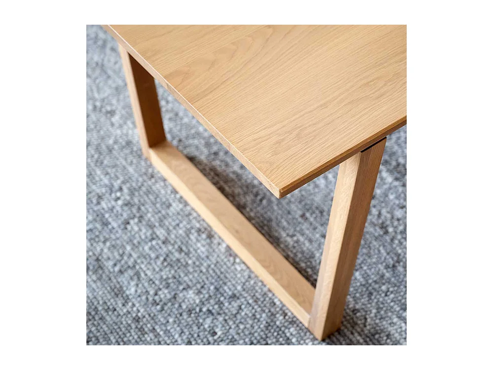 Esstisch aus Eiche lackiert mit Echtholzfurnier Bügelgestell