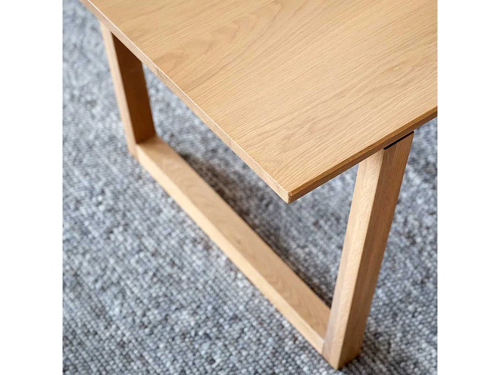 Esstisch aus Eiche lackiert mit Echtholzfurnier Bügelgestell