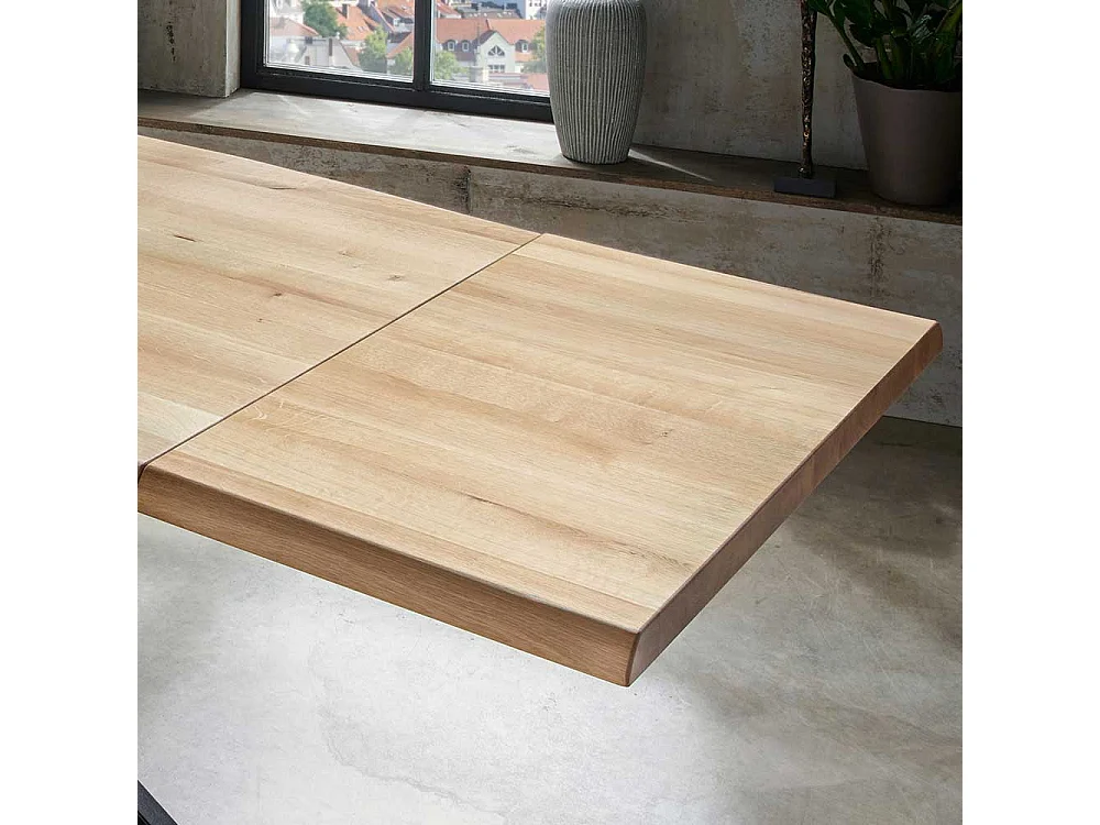 Esstisch aus Wildeiche Massivholz und Stahl Mikado Fußgestell