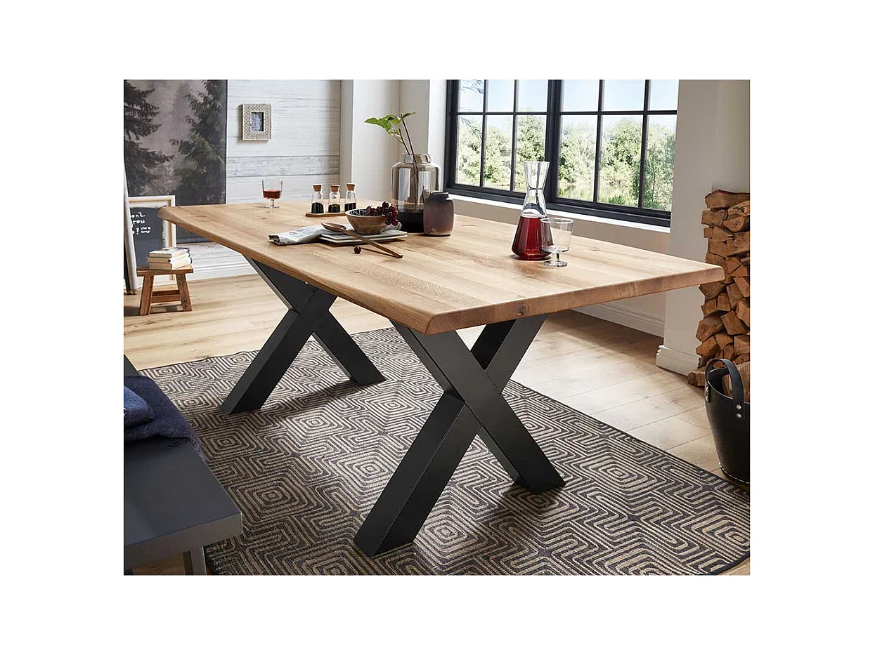 Esszimmer Tisch aus Wildeiche Massivholz und Stahl X-Fußgestell