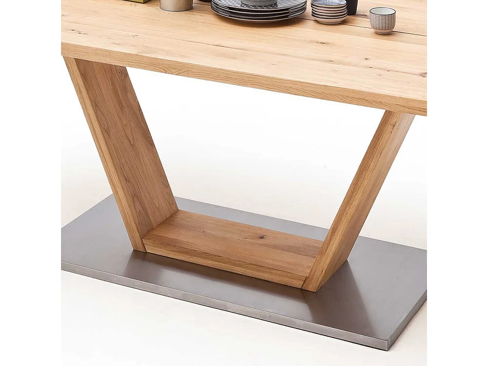 Tisch mit Balkeneiche massiv modern