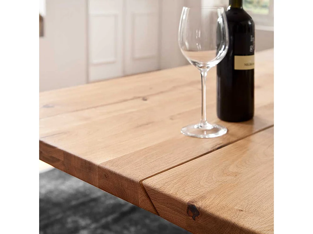 Tisch mit Balkeneiche massiv modern